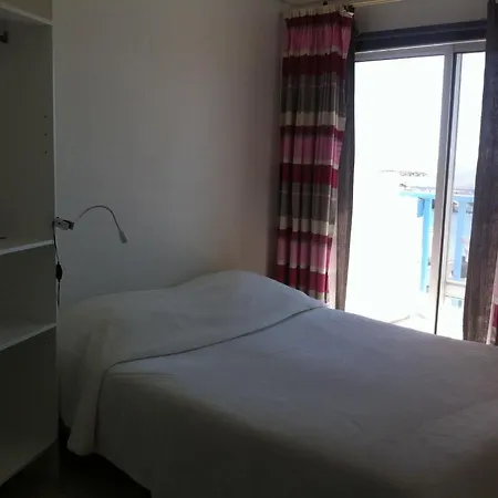 Les Vagues Hotel *
